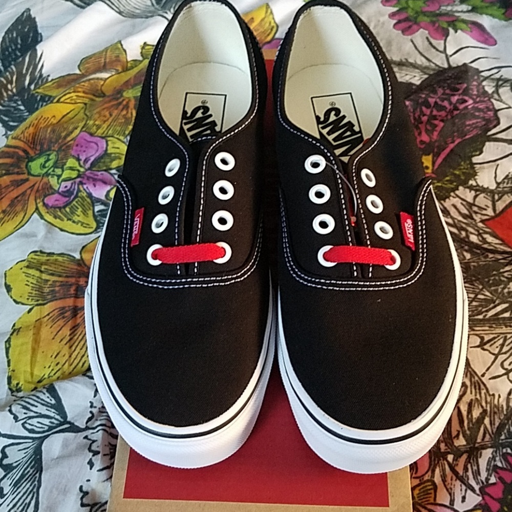 Brand new Vans size 7.5 women/6.0 men